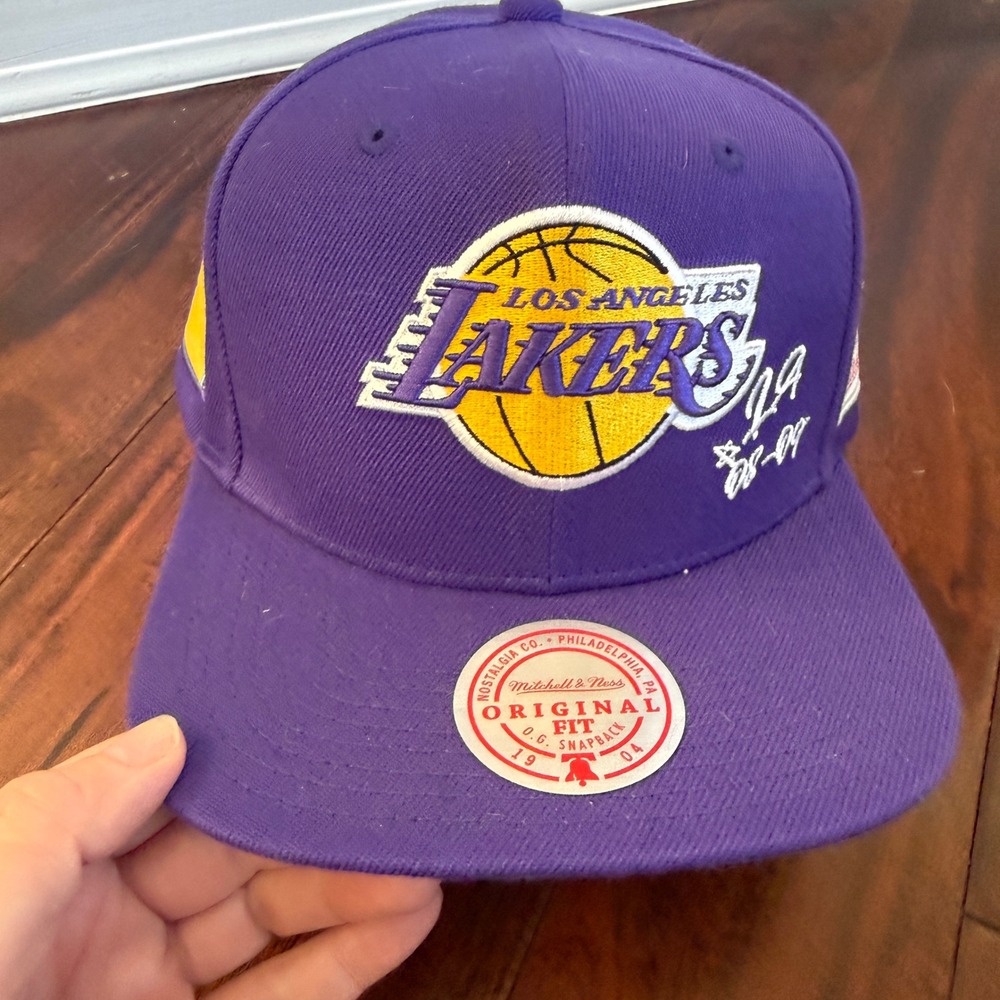 Mitchell & Ness Kobe Bryant Lakers 8 24 Hardwood Classics Snapback Hat Purple